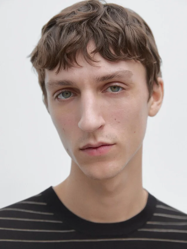 Randig långärmad stickad tröja Randig långärmad stickad tröja