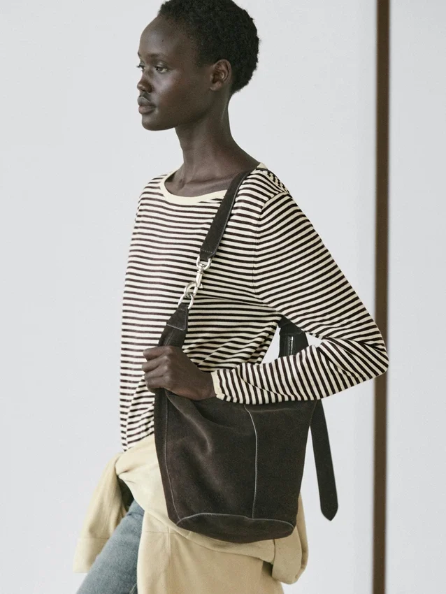 Randig långärmad stickad tröja Randig långärmad stickad tröja