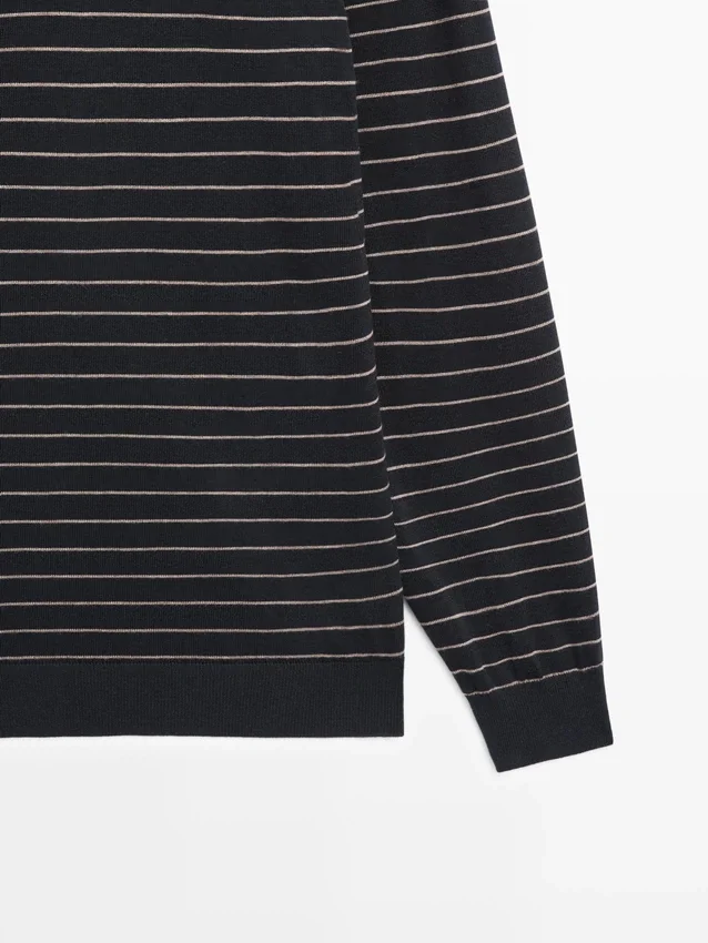 Randig långärmad stickad tröja Randig långärmad stickad tröja