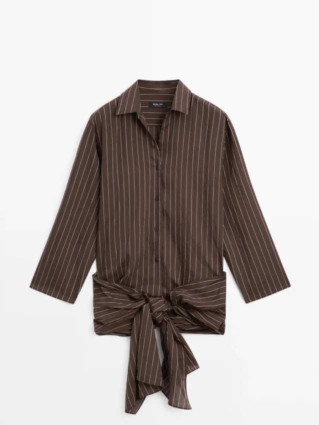 Randig skjorta med halsduka-detalj Randig skjorta med halsduka-detalj