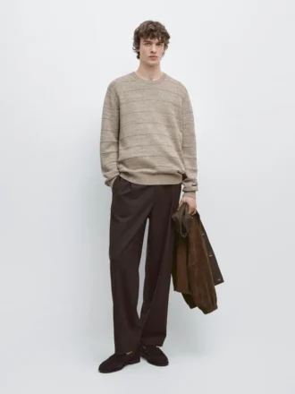 Randig stickad tröja med rund hals