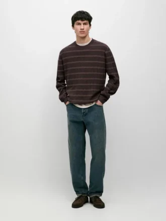 Randig stickad tröja med rund hals