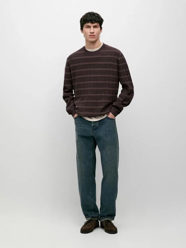 Randig stickad tröja med rund hals Randig stickad tröja med rund hals