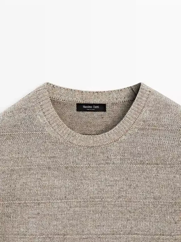 Randig stickad tröja med rund hals Randig stickad tröja med rund hals