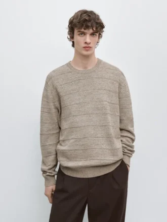 Randig stickad tröja med rund hals