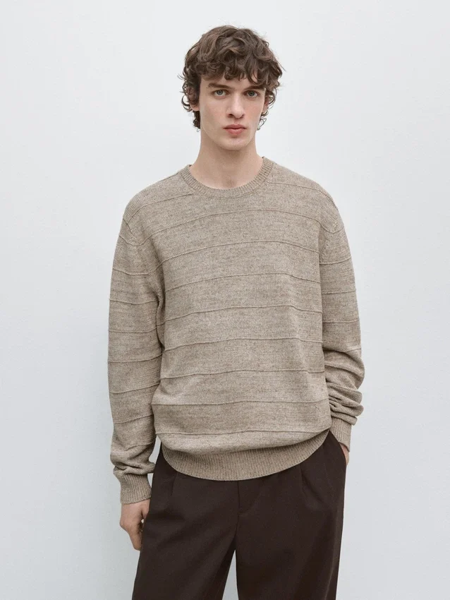 Randig stickad tröja med rund hals Randig stickad tröja med rund hals