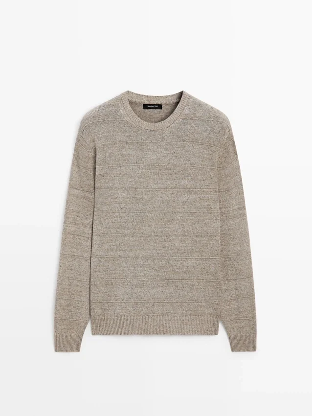 Randig stickad tröja med rund hals Randig stickad tröja med rund hals