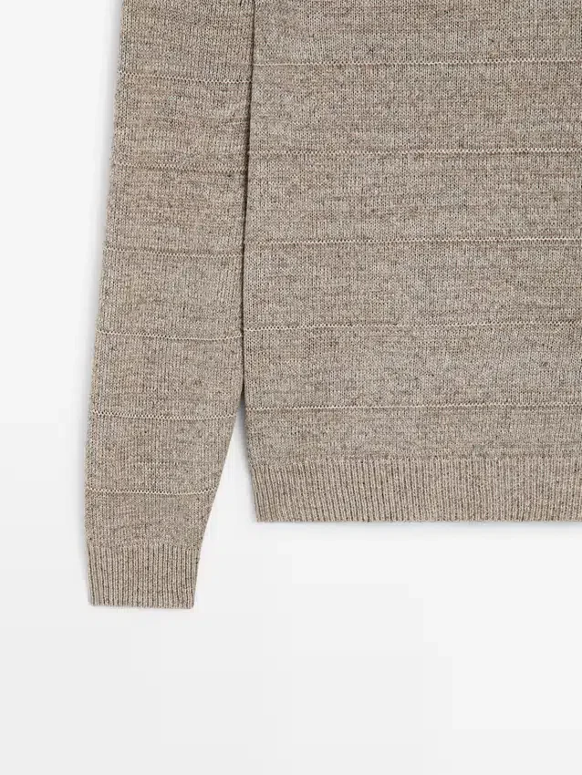 Randig stickad tröja med rund hals Randig stickad tröja med rund hals