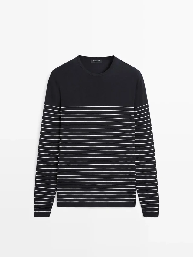 Randig tröja med rund hals Randig tröja med rund hals