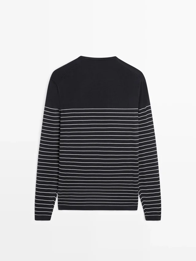 Randig tröja med rund hals Randig tröja med rund hals