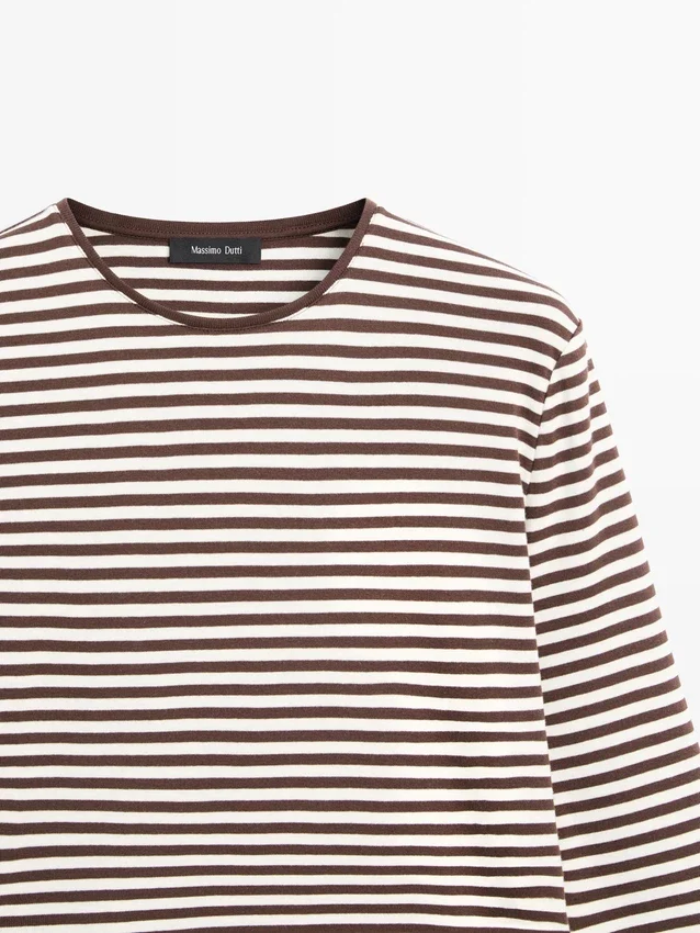 Randiga långärmade T-shirts med kontrastdetaljer Randiga långärmade T-shirts med kontrastdetaljer