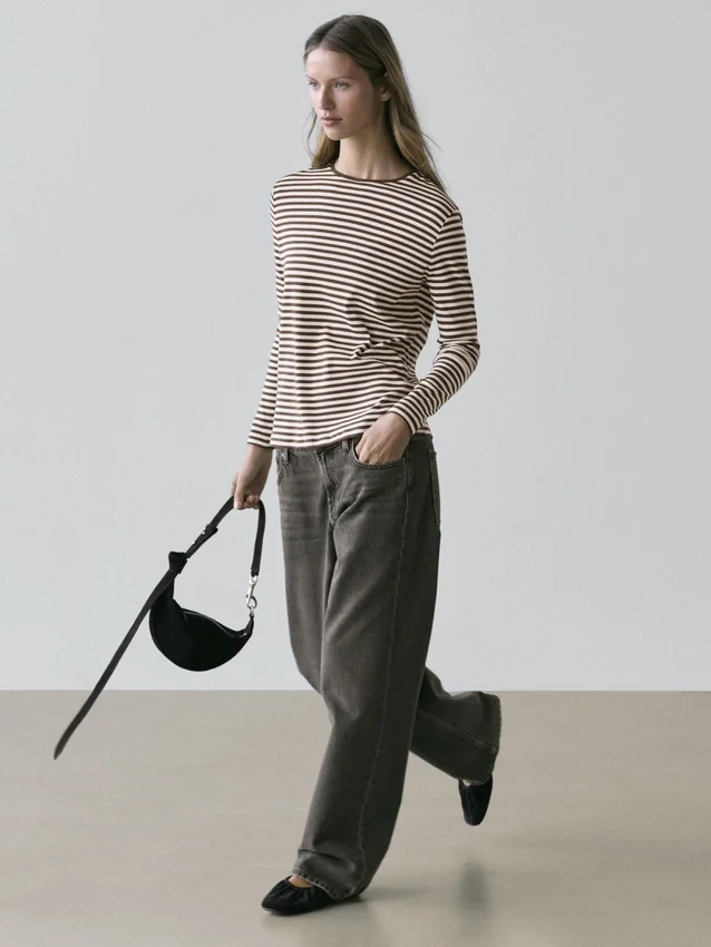 Randiga långärmade T-shirts med kontrastdetaljer Randiga långärmade T-shirts med kontrastdetaljer