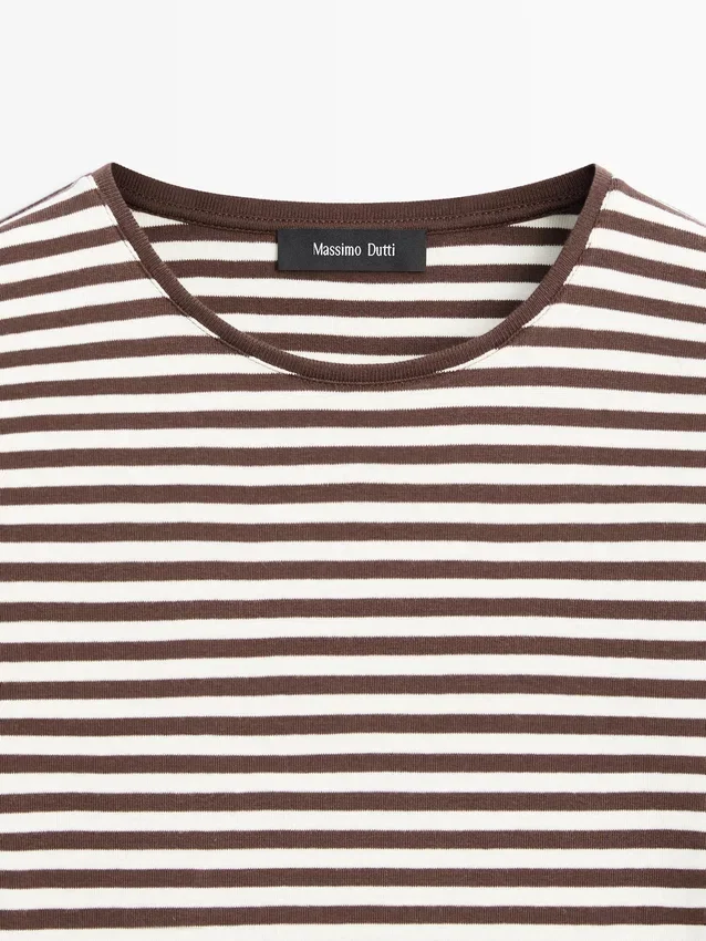 Randiga långärmade T-shirts med kontrastdetaljer Randiga långärmade T-shirts med kontrastdetaljer