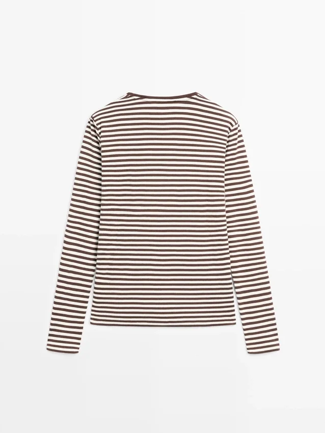 Randiga långärmade T-shirts med kontrastdetaljer Randiga långärmade T-shirts med kontrastdetaljer