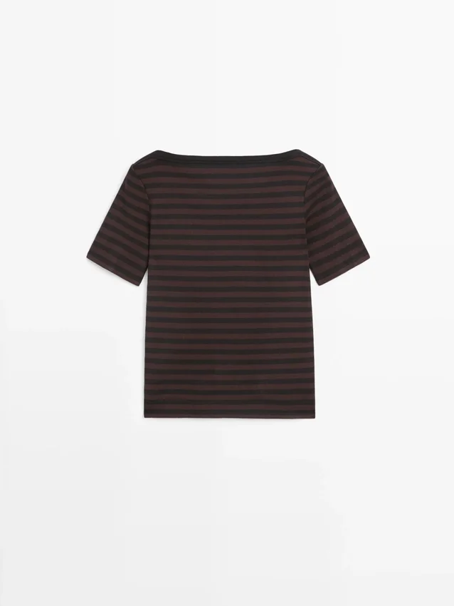 Randiga T-shirts med korta ärmar och båthals Randiga T-shirts med korta ärmar och båthals