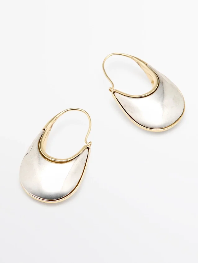 Örhängen med kontrastringar Örhängen med kontrastringar