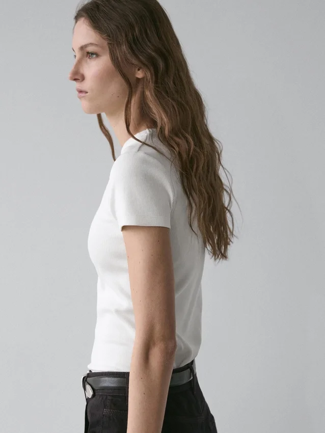 Ribbad, kraftig T-shirt med korta ärmar Ribbad, kraftig T-shirt med korta ärmar