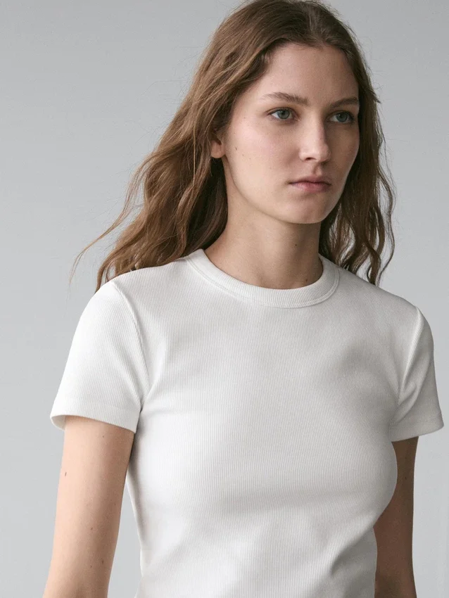 Ribbad, kraftig T-shirt med korta ärmar Ribbad, kraftig T-shirt med korta ärmar