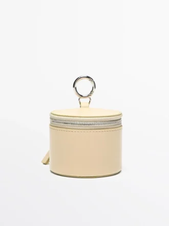 Rund väska i nappaläder med strass