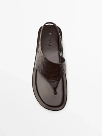 Sandaler med präglat djurmönster