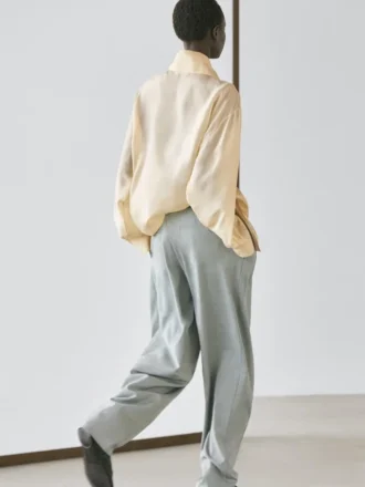 Silkes skjorta med knappdetaljer