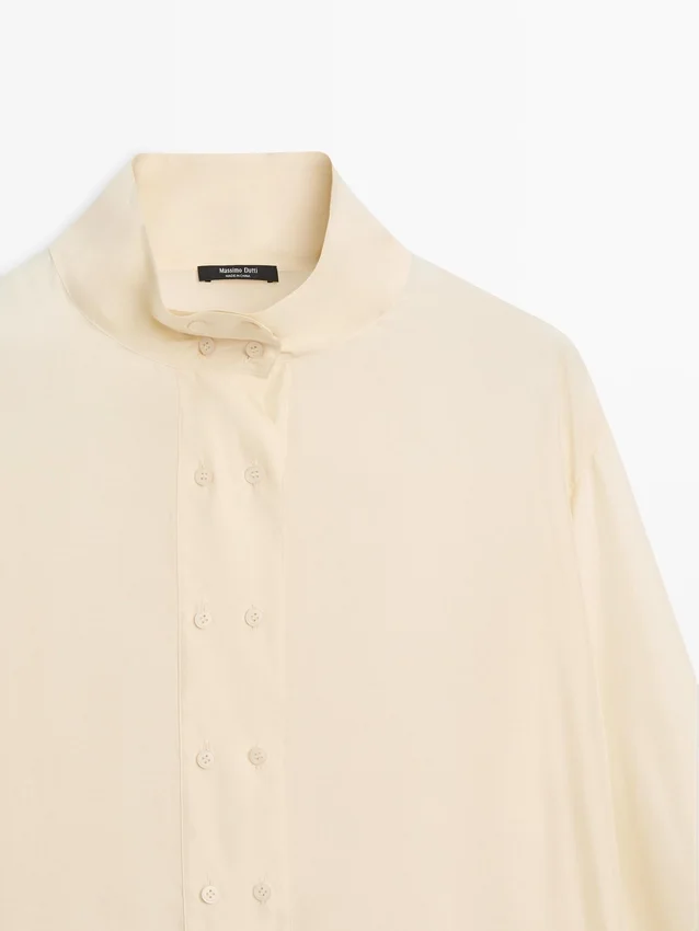 Silkes skjorta med knappdetaljer Silkes skjorta med knappdetaljer