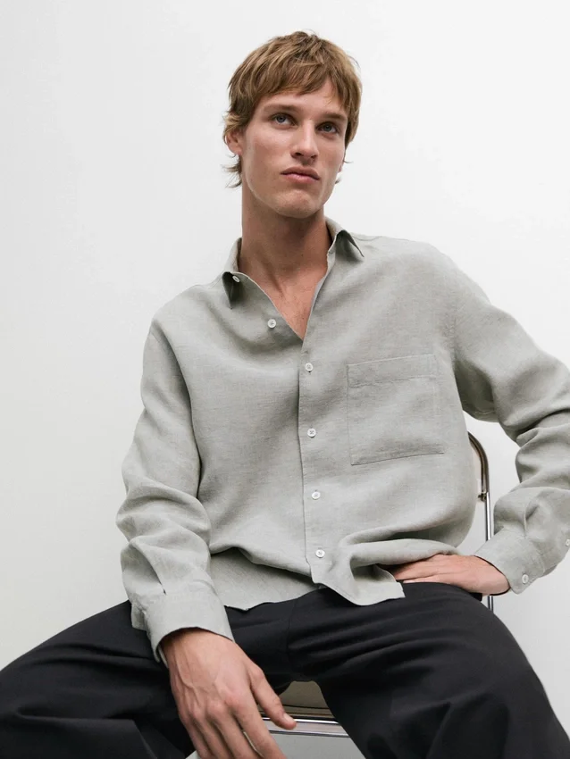 Skjorta i 100 % linne med fickdetaljer Skjorta i 100 % linne med fickdetaljer