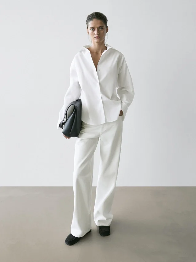 Skjorta i bomullspoplin med insnitt Skjorta i bomullspoplin med insnitt