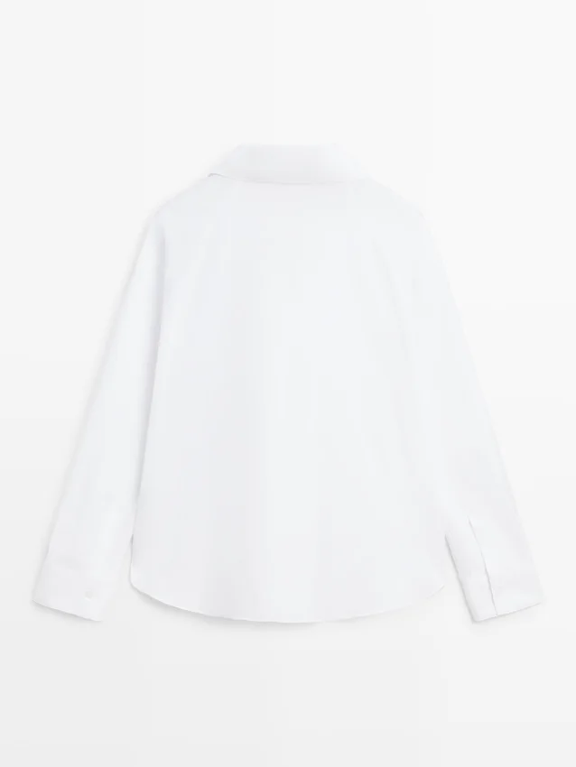 Skjorta i bomullspoplin med insnitt Skjorta i bomullspoplin med insnitt