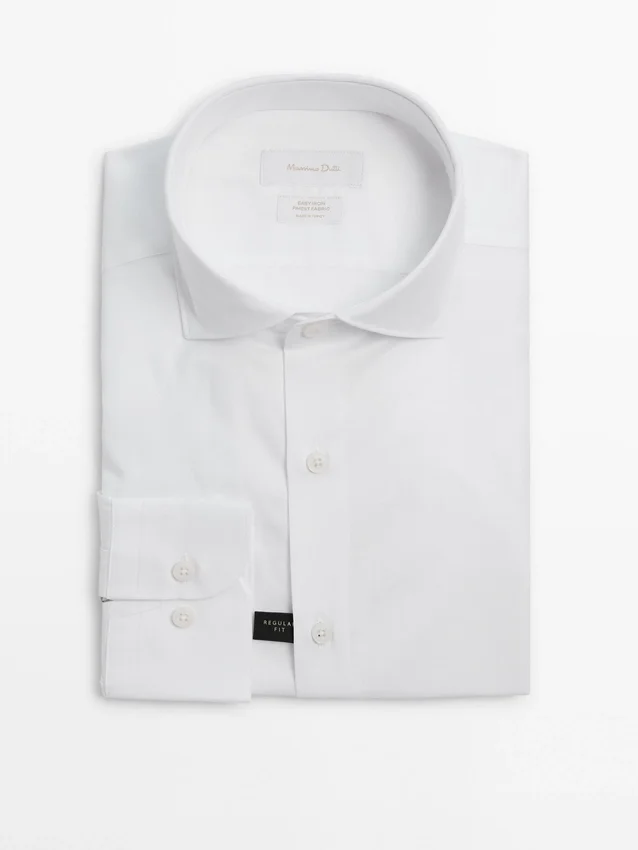 Skjorta i normal passform av 100 % bomull Skjorta i normal passform av 100 % bomull