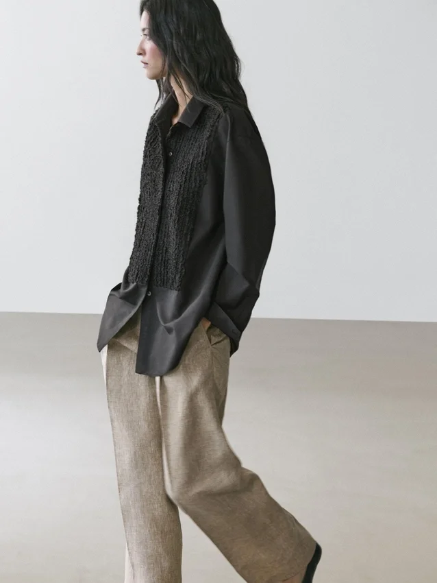 Skjorta med hängslen och broderade detaljer Skjorta med hängslen och broderade detaljer