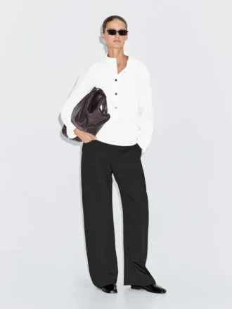 Skjorta med ståkrage och guldknappar