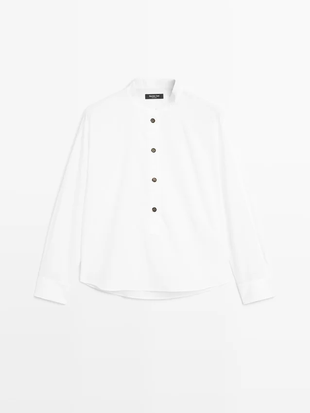 Skjorta med ståkrage och guldknappar Skjorta med ståkrage och guldknappar