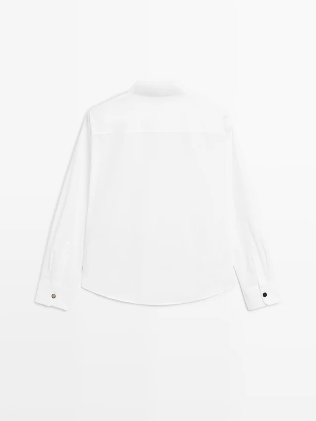 Skjorta med ståkrage och guldknappar Skjorta med ståkrage och guldknappar