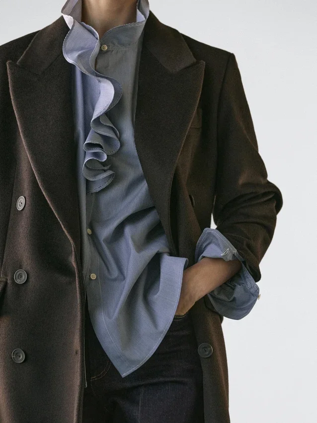 Skjorta med volangdetalj vid kragen Skjorta med volangdetalj vid kragen