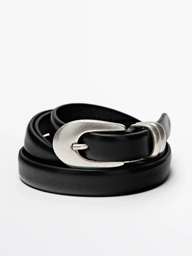 Skärp i nappaläder med ovalt spänne Skärp i nappaläder med ovalt spänne