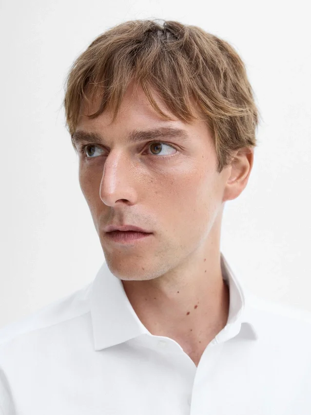 Slim Fit-skjorta i 100 % bomull Slim Fit-skjorta i 100 % bomull