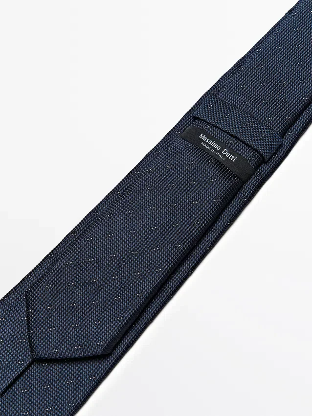 Slips i 100 % silke med struktur Slips i 100 % silke med struktur