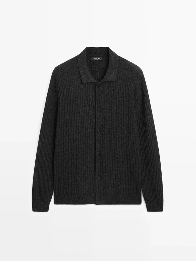 Stickad kofta i bomulls- och ullblandning med knappar Stickad kofta i bomulls- och ullblandning med knappar