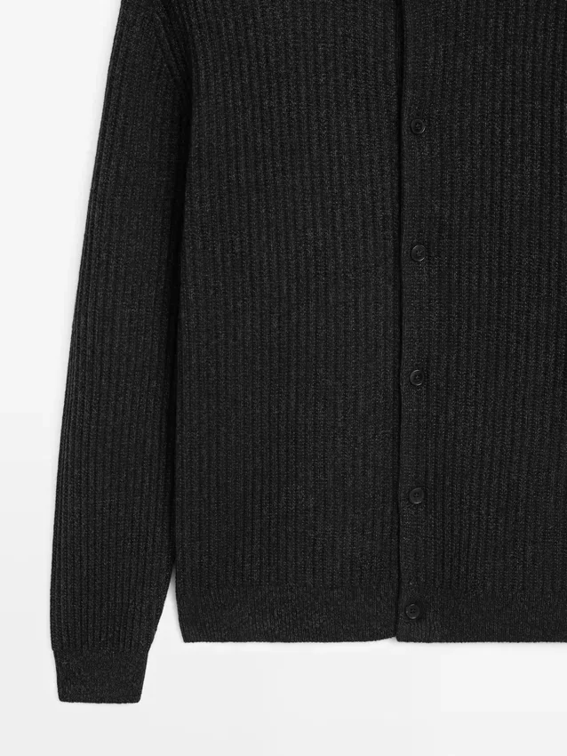 Stickad kofta i bomulls- och ullblandning med knappar Stickad kofta i bomulls- och ullblandning med knappar