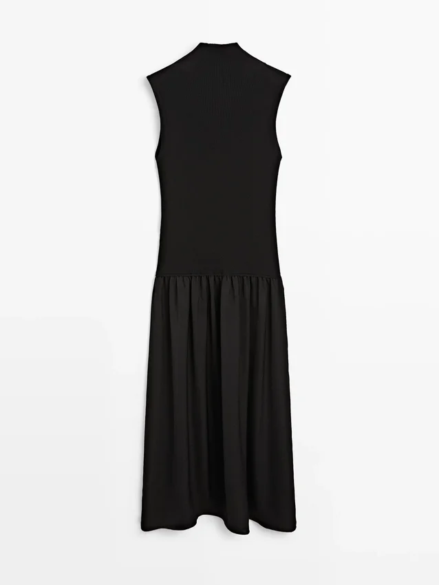 Stickad midiklänning med kontrastdetaljer Stickad midiklänning med kontrastdetaljer