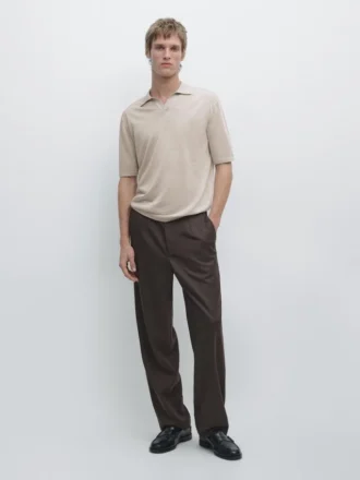 Stickad pikétröja med V-ringning