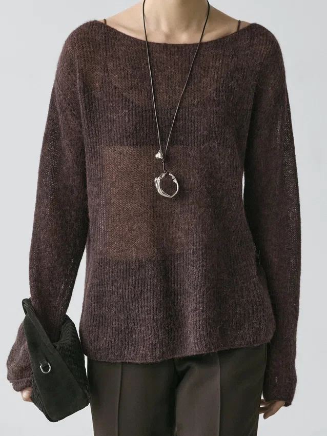 Stickad tröja i en blandning av alpacka och ull Stickad tröja i en blandning av alpacka och ull