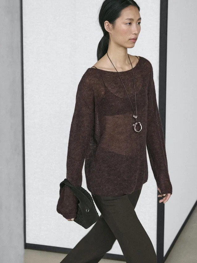 Stickad tröja i en blandning av alpacka och ull Stickad tröja i en blandning av alpacka och ull