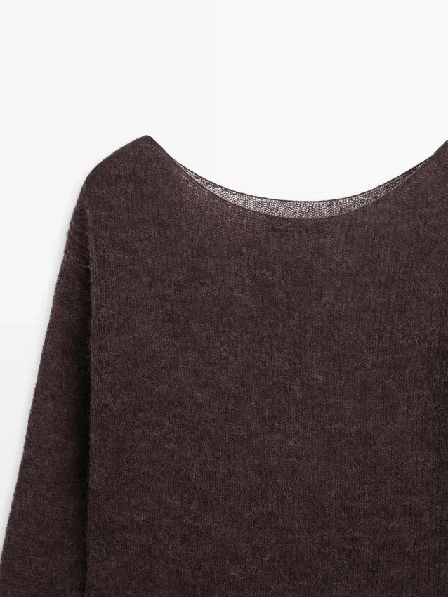 Stickad tröja i en blandning av alpacka och ull Stickad tröja i en blandning av alpacka och ull