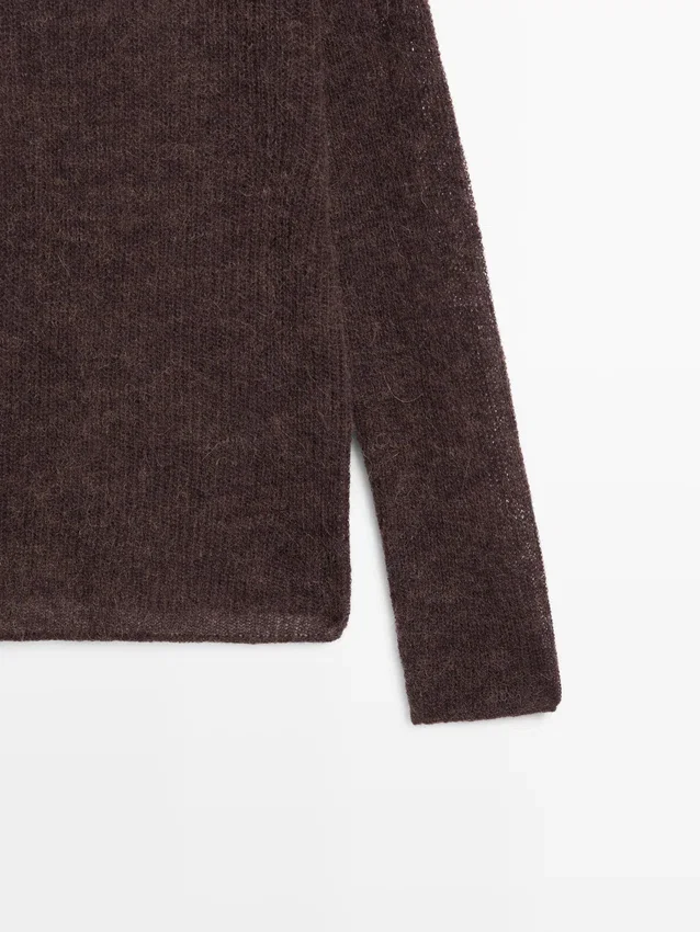 Stickad tröja i en blandning av alpacka och ull Stickad tröja i en blandning av alpacka och ull