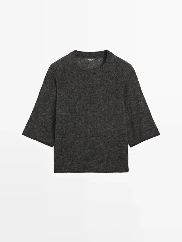 Stickad tröja i en blandning av alpacka och ull med raglanärmar Stickad tröja i en blandning av alpacka och ull med raglanärmar