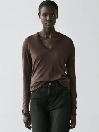 Stickad tröja i en blandning av siden och ull