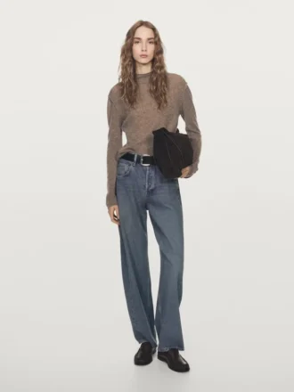 Stickad tröja i ullblandning med hög hals