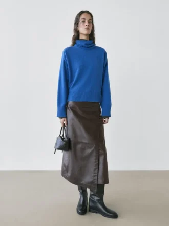 Stickad tröja i ullblandning med hög hals